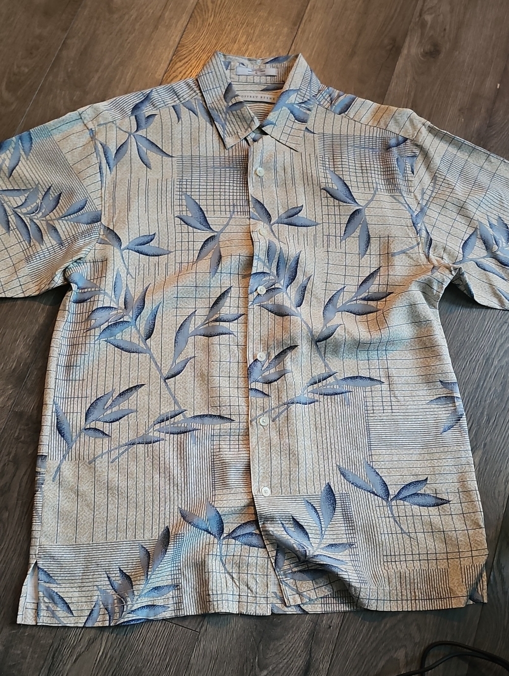 100 % Silk Geoffrey Beene Short-Sleeve Button Shirt Blue Leaf Tropical Medium